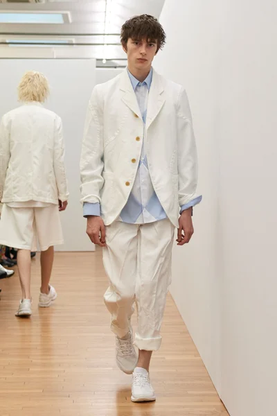 Look 28